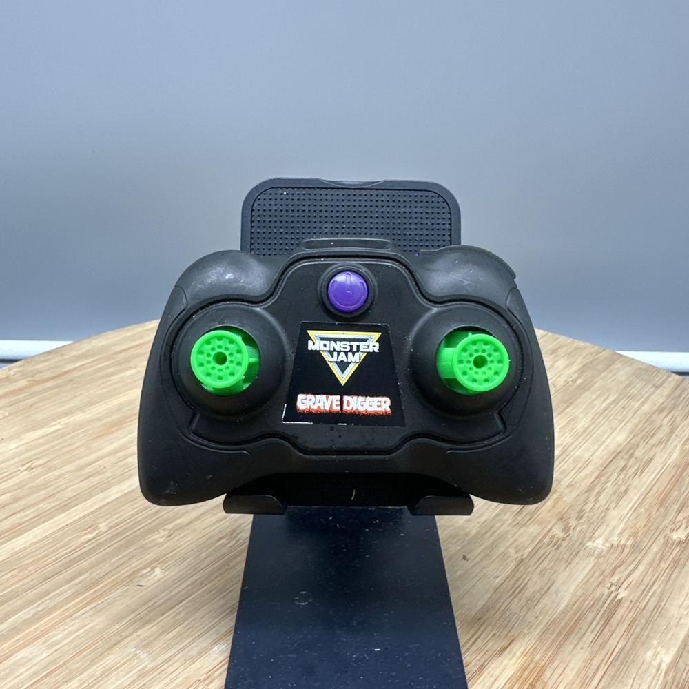 Monster Jam Smash & Bash Grave Digger Monster Truck RC 1:15 Remote Control Only
